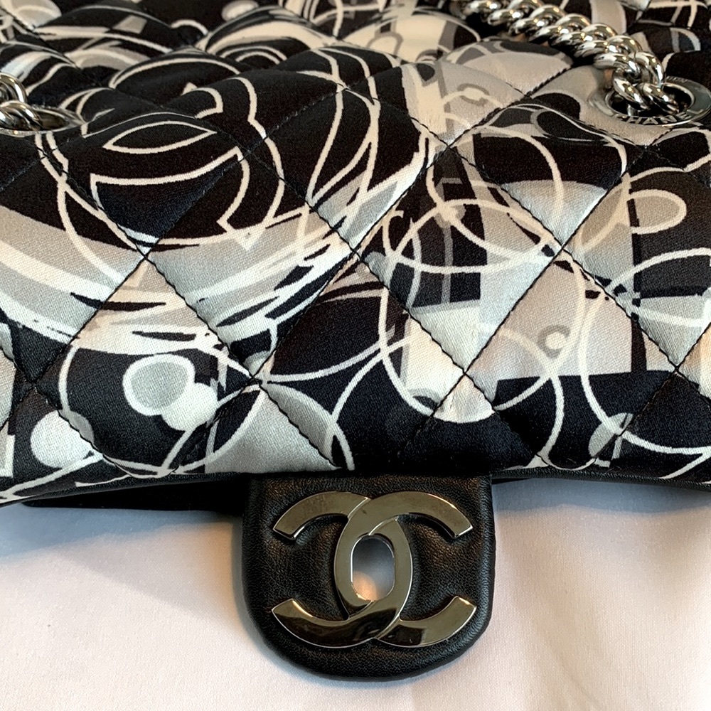 CHANEL RARE Kaleidoscope Abstract Quilted Black White Silk Bag Bijoux Silver 🖤 - Picture 13 of 16